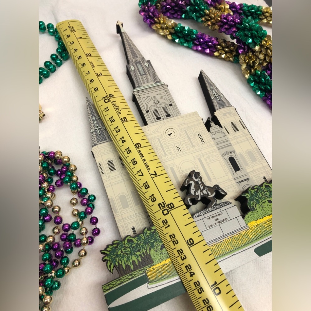 New Orleans, LA., Jackson Square, St. Louis Cathedral Minor Basilica . Souvenir - Picture 3 of 12
